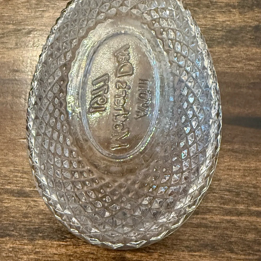 Vintage Avon Fostoria Mother's Day 1977 Egg